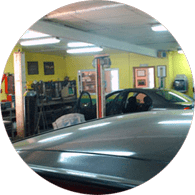 Talleres Vi - Car vehículos en interior del taller